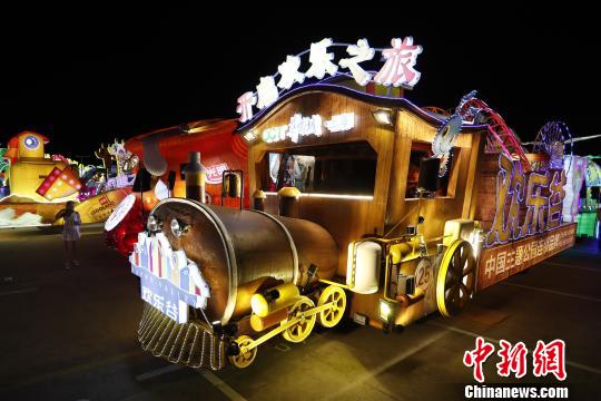 探班上海旅游节大巡游25辆花车提前亮相