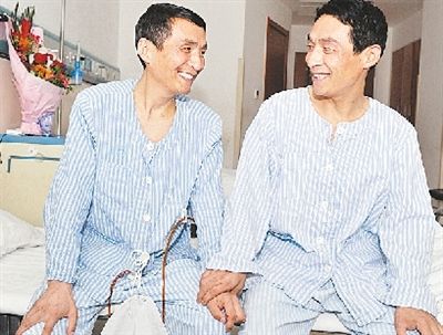 男子切除63%肝脏救治肝硬化双胞胎哥哥(图)