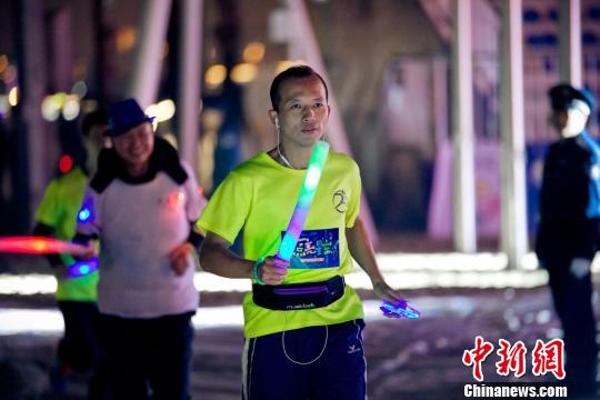 关爱自闭症儿童公益跑活动跨年夜福州开跑