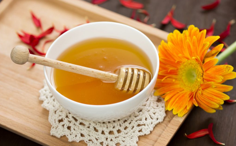 蜂蜜怎么吃延缓衰老 怎么吃蜂蜜能延缓衰老 蜂蜜抗衰老的吃法